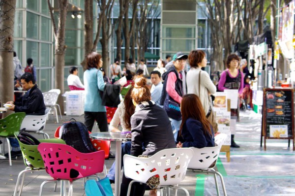 世界各国の料理が楽しめますよー! 国際フェス世界市2011
