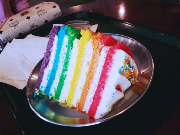 虹色ケーキ